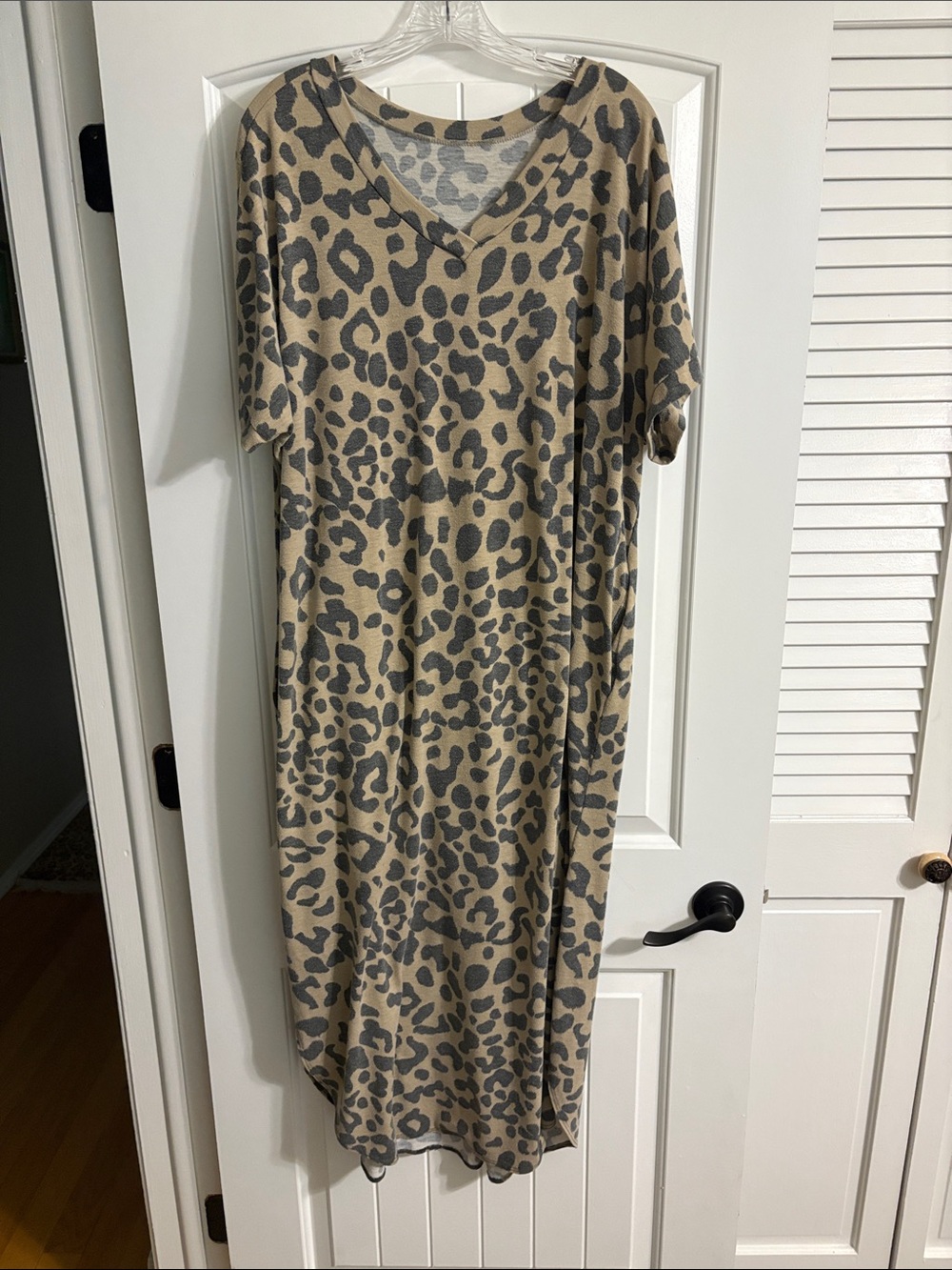 Trendy boutique Beige & Gray Leopard Print Maxi Dress